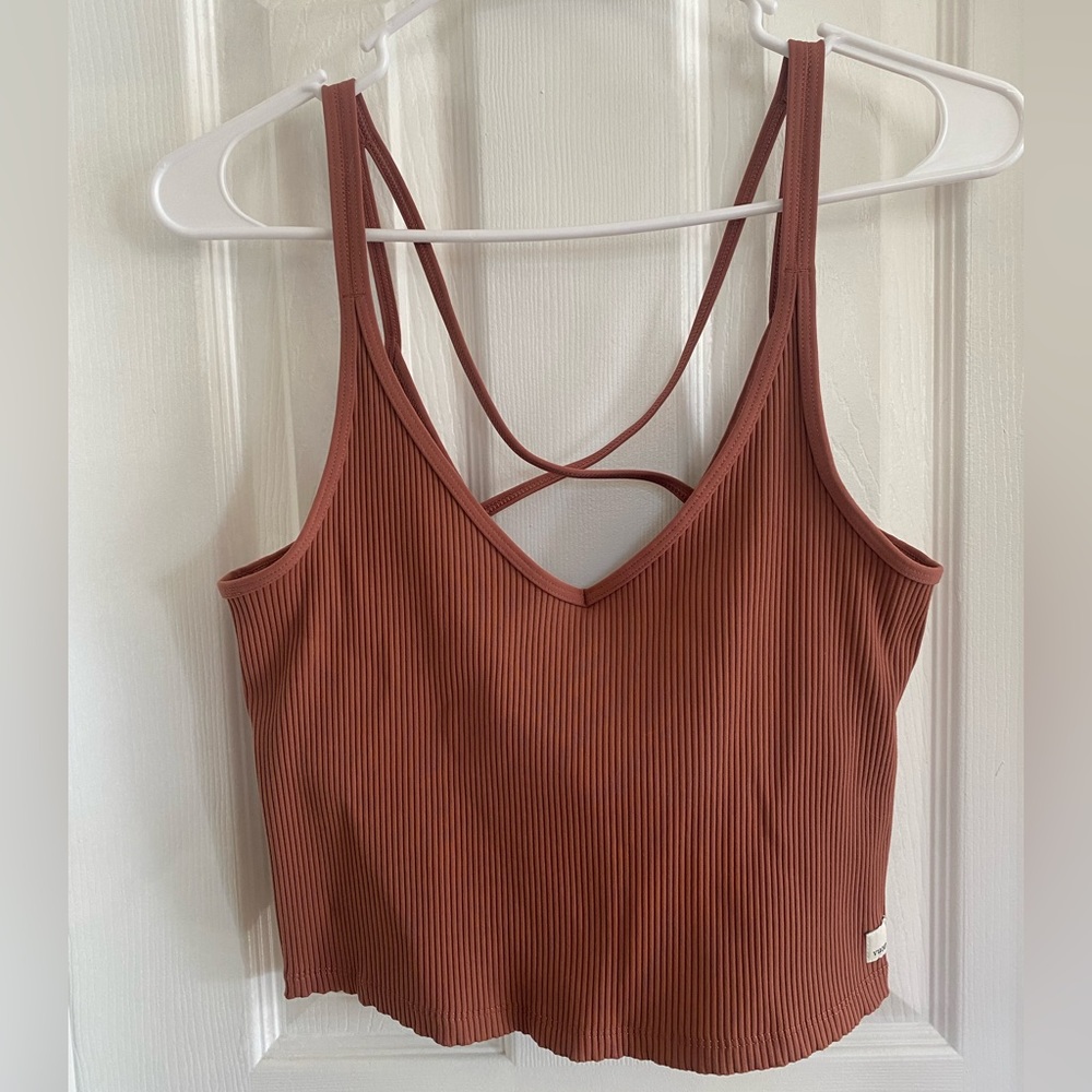 Vuori Ribbed Crop Tank